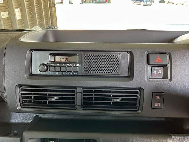 ハイゼットカーゴＤＸ　４ＷＤ　ＣＶＴ　ＡＭ／ＦＭラジオデッキスマートアシスト・コーナーセンサー・３モード電子制御４ＷＤ（ＣＶＴ車）・荷室長１，９１５ｍｍ・荷室幅１，４１０ｍｍ・荷室高１，２５０ｍｍ・ハロゲンヘッドランプ・マニュアルエアコン（山梨県）の中古車