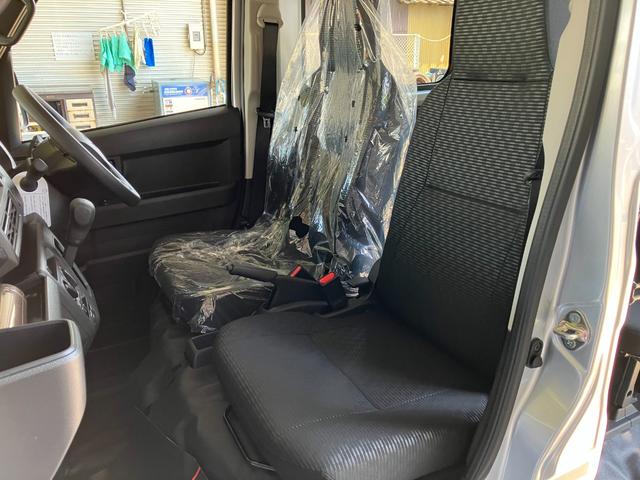 ハイゼットカーゴＤＸ　４ＷＤ　ＣＶＴ　ＡＭ／ＦＭラジオデッキスマートアシスト・コーナーセンサー・３モード電子制御４ＷＤ（ＣＶＴ車）・荷室長１，９１５ｍｍ・荷室幅１，４１０ｍｍ・荷室高１，２５０ｍｍ・ハロゲンヘッドランプ・マニュアルエアコン（山梨県）の中古車