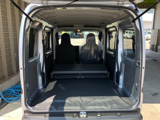 ハイゼットカーゴＤＸ　４ＷＤ　ＣＶＴ　ＡＭ／ＦＭラジオデッキスマートアシスト・コーナーセンサー・３モード電子制御４ＷＤ（ＣＶＴ車）・荷室長１，９１５ｍｍ・荷室幅１，４１０ｍｍ・荷室高１，２５０ｍｍ・ハロゲンヘッドランプ・マニュアルエアコン（山梨県）の中古車