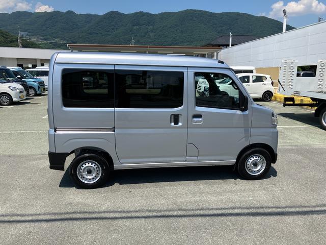ハイゼットカーゴＤＸ　４ＷＤ　ＣＶＴ　ＡＭ／ＦＭラジオデッキスマートアシスト・コーナーセンサー・３モード電子制御４ＷＤ（ＣＶＴ車）・荷室長１，９１５ｍｍ・荷室幅１，４１０ｍｍ・荷室高１，２５０ｍｍ・ハロゲンヘッドランプ・マニュアルエアコン（山梨県）の中古車