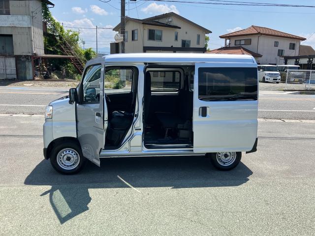 ハイゼットカーゴＤＸ　４ＷＤ　ＣＶＴ　ＡＭ／ＦＭラジオデッキスマートアシスト・コーナーセンサー・３モード電子制御４ＷＤ（ＣＶＴ車）・荷室長１，９１５ｍｍ・荷室幅１，４１０ｍｍ・荷室高１，２５０ｍｍ・ハロゲンヘッドランプ・マニュアルエアコン（山梨県）の中古車