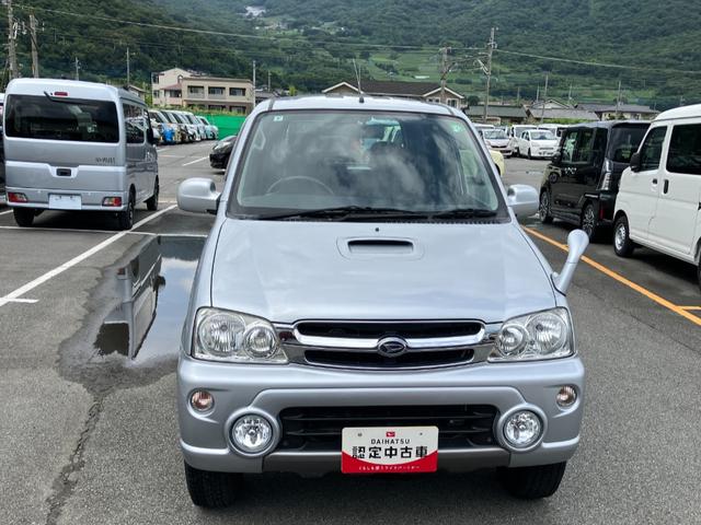 テリオスキッドＬ　４ＷＤ　左側面下・ルーフ凹み有（山梨県）の中古車