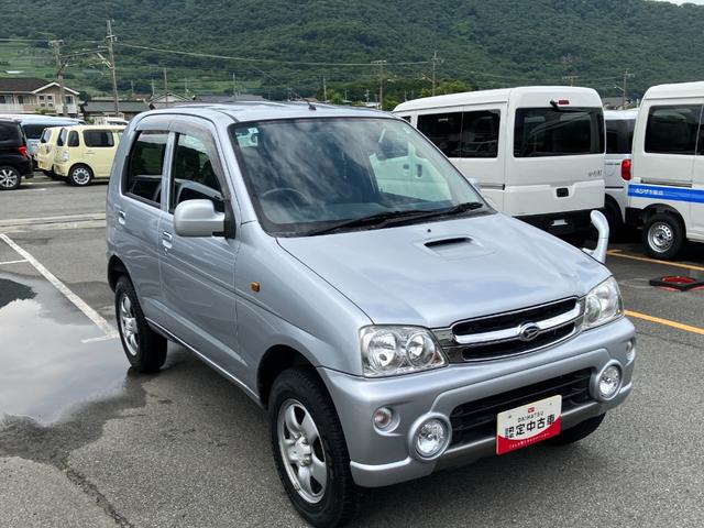 テリオスキッドＬ　４ＷＤ　左側面下・ルーフ凹み有（山梨県）の中古車