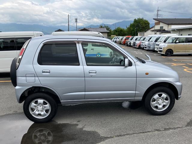 テリオスキッドＬ　４ＷＤ　左側面下・ルーフ凹み有（山梨県）の中古車