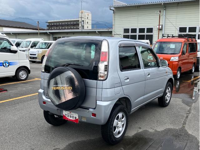 テリオスキッドＬ　４ＷＤ　左側面下・ルーフ凹み有（山梨県）の中古車