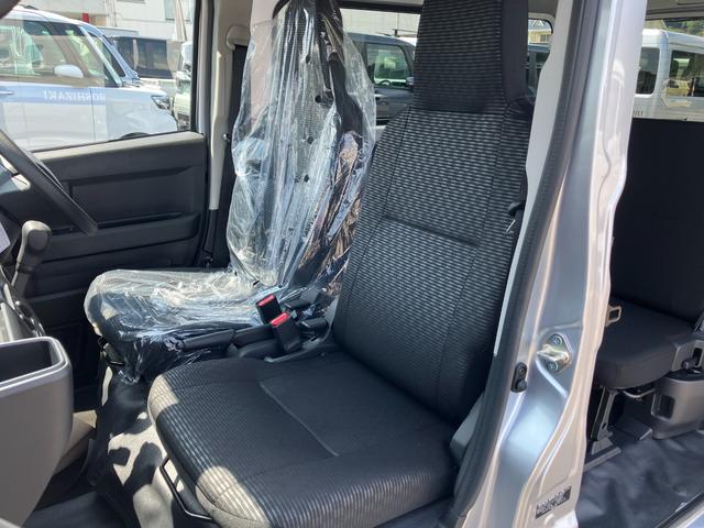 ハイゼットカーゴデラックス　４ＷＤ　ＣＶＴ　ＡＭ／ＦＭラジオデッキスマートアシスト・コーナーセンサー・３モード電子制御４ＷＤ（ＣＶＴ車）・荷室長１，９１５ｍｍ・荷室幅１，４１０ｍｍ・荷室高１，２５０ｍｍ・ハロゲンヘッドランプ・マニュアルエアコン（山梨県）の中古車