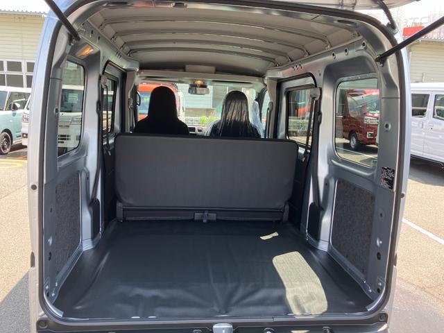 ハイゼットカーゴデラックス　４ＷＤ　ＣＶＴ　ＡＭ／ＦＭラジオデッキスマートアシスト・コーナーセンサー・３モード電子制御４ＷＤ（ＣＶＴ車）・荷室長１，９１５ｍｍ・荷室幅１，４１０ｍｍ・荷室高１，２５０ｍｍ・ハロゲンヘッドランプ・マニュアルエアコン（山梨県）の中古車
