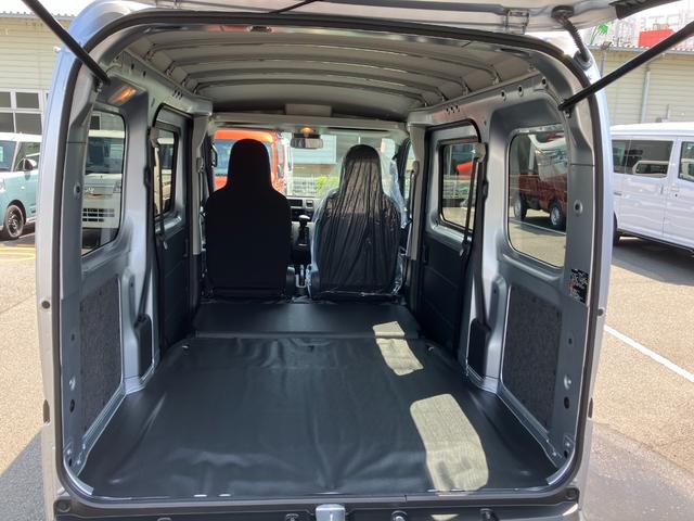 ハイゼットカーゴデラックス　４ＷＤ　ＣＶＴ　ＡＭ／ＦＭラジオデッキスマートアシスト・コーナーセンサー・３モード電子制御４ＷＤ（ＣＶＴ車）・荷室長１，９１５ｍｍ・荷室幅１，４１０ｍｍ・荷室高１，２５０ｍｍ・ハロゲンヘッドランプ・マニュアルエアコン（山梨県）の中古車