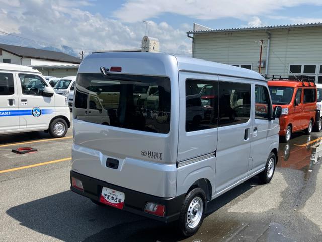ハイゼットカーゴデラックス　４ＷＤ　ＣＶＴ　ＡＭ／ＦＭラジオデッキスマートアシスト・コーナーセンサー・３モード電子制御４ＷＤ（ＣＶＴ車）・荷室長１，９１５ｍｍ・荷室幅１，４１０ｍｍ・荷室高１，２５０ｍｍ・ハロゲンヘッドランプ・マニュアルエアコン（山梨県）の中古車