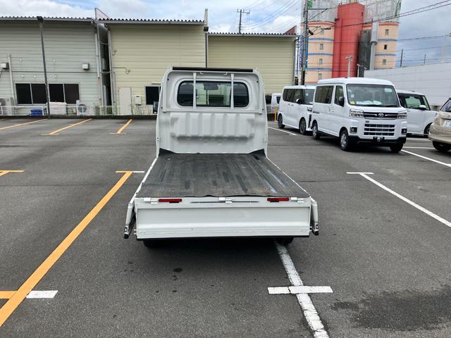 ハイゼットトラックスタンダードＳＡIIIｔ　ＡＭ／ＦＭラジオデッキ装備荷台フロア長２，０３０ｍｍ・荷台幅１，４１０ｍｍ・防錆鋼鈑・ハロゲンヘッドランプ・マニュアルエアコン（山梨県）の中古車