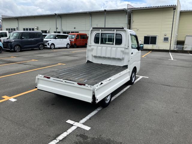 ハイゼットトラックスタンダードＳＡIIIｔ　ＡＭ／ＦＭラジオデッキ装備荷台フロア長２，０３０ｍｍ・荷台幅１，４１０ｍｍ・防錆鋼鈑・ハロゲンヘッドランプ・マニュアルエアコン（山梨県）の中古車