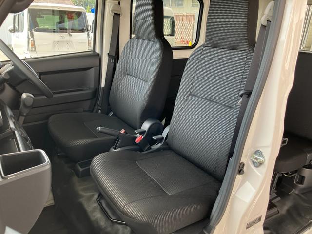 ハイゼットカーゴデラックス　４ＷＤ　ＣＶＴ　ＡＭ／ＦＭラジオデッキスマートアシスト・コーナーセンサー・３モード電子制御４ＷＤ（ＣＶＴ車）・荷室長１，９１５ｍｍ・荷室幅１，４１０ｍｍ・荷室高１，２５０ｍｍ・ハロゲンヘッドランプ・マニュアルエアコン（山梨県）の中古車