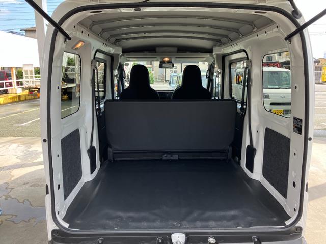 ハイゼットカーゴデラックス　４ＷＤ　ＣＶＴ　ＡＭ／ＦＭラジオデッキスマートアシスト・コーナーセンサー・３モード電子制御４ＷＤ（ＣＶＴ車）・荷室長１，９１５ｍｍ・荷室幅１，４１０ｍｍ・荷室高１，２５０ｍｍ・ハロゲンヘッドランプ・マニュアルエアコン（山梨県）の中古車