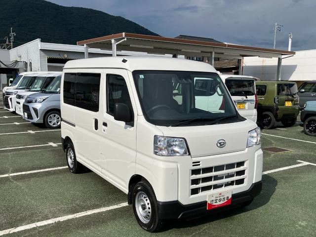 ハイゼットカーゴデラックス　４ＷＤ　ＣＶＴ　ＡＭ／ＦＭラジオデッキスマートアシスト・コーナーセンサー・３モード電子制御４ＷＤ（ＣＶＴ車）・荷室長１，９１５ｍｍ・荷室幅１，４１０ｍｍ・荷室高１，２５０ｍｍ・ハロゲンヘッドランプ・マニュアルエアコン（山梨県）の中古車