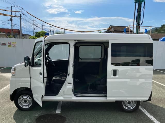 ハイゼットカーゴデラックス　４ＷＤ　ＣＶＴ　ＡＭ／ＦＭラジオデッキスマートアシスト・コーナーセンサー・３モード電子制御４ＷＤ（ＣＶＴ車）・荷室長１，９１５ｍｍ・荷室幅１，４１０ｍｍ・荷室高１，２５０ｍｍ・ハロゲンヘッドランプ・マニュアルエアコン（山梨県）の中古車