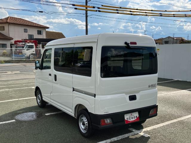 ハイゼットカーゴデラックス　４ＷＤ　ＣＶＴ　ＡＭ／ＦＭラジオデッキスマートアシスト・コーナーセンサー・３モード電子制御４ＷＤ（ＣＶＴ車）・荷室長１，９１５ｍｍ・荷室幅１，４１０ｍｍ・荷室高１，２５０ｍｍ・ハロゲンヘッドランプ・マニュアルエアコン（山梨県）の中古車