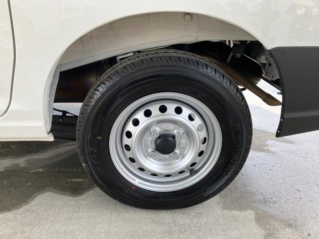 ハイゼットカーゴデラックス　４ＷＤ　ＣＶＴ　ＡＭ／ＦＭラジオデッキスマートアシスト・コーナーセンサー・３モード電子制御４ＷＤ（ＣＶＴ車）・荷室長１，９１５ｍｍ・荷室幅１，４１０ｍｍ・荷室高１，２５０ｍｍ・ハロゲンヘッドランプ・マニュアルエアコン（山梨県）の中古車