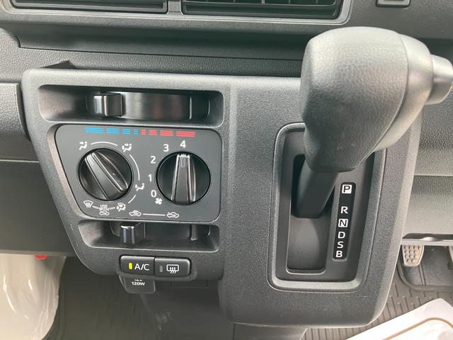 ハイゼットカーゴデラックス　４ＷＤ　ＣＶＴ　ＡＭ／ＦＭラジオデッキスマートアシスト・コーナーセンサー・３モード電子制御４ＷＤ（ＣＶＴ車）・荷室長１，９１５ｍｍ・荷室幅１，４１０ｍｍ・荷室高１，２５０ｍｍ・ハロゲンヘッドランプ・マニュアルエアコン（山梨県）の中古車