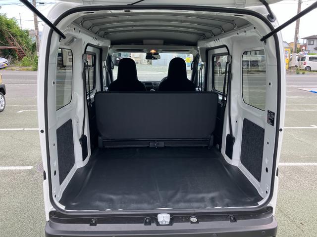 ハイゼットカーゴデラックス　４ＷＤ　ＣＶＴ　ＡＭ／ＦＭラジオデッキスマートアシスト・コーナーセンサー・３モード電子制御４ＷＤ（ＣＶＴ車）・荷室長１，９１５ｍｍ・荷室幅１，４１０ｍｍ・荷室高１，２５０ｍｍ・ハロゲンヘッドランプ・マニュアルエアコン（山梨県）の中古車