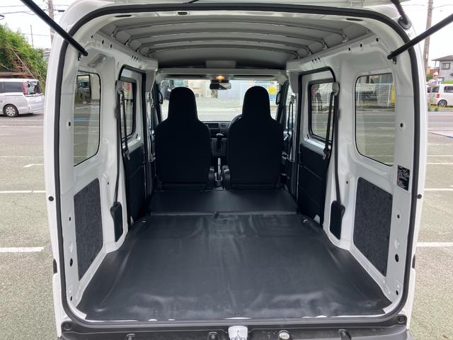 ハイゼットカーゴデラックス　４ＷＤ　ＣＶＴ　ＡＭ／ＦＭラジオデッキスマートアシスト・コーナーセンサー・３モード電子制御４ＷＤ（ＣＶＴ車）・荷室長１，９１５ｍｍ・荷室幅１，４１０ｍｍ・荷室高１，２５０ｍｍ・ハロゲンヘッドランプ・マニュアルエアコン（山梨県）の中古車