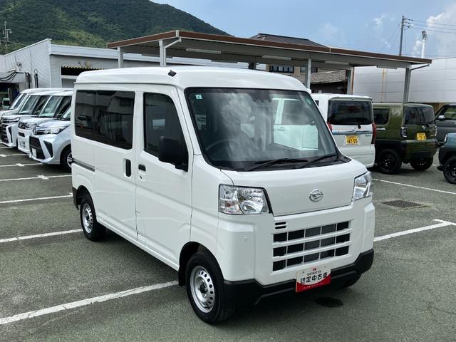 ハイゼットカーゴデラックス　４ＷＤ　ＣＶＴ　ＡＭ／ＦＭラジオデッキスマートアシスト・コーナーセンサー・３モード電子制御４ＷＤ（ＣＶＴ車）・荷室長１，９１５ｍｍ・荷室幅１，４１０ｍｍ・荷室高１，２５０ｍｍ・ハロゲンヘッドランプ・マニュアルエアコン（山梨県）の中古車