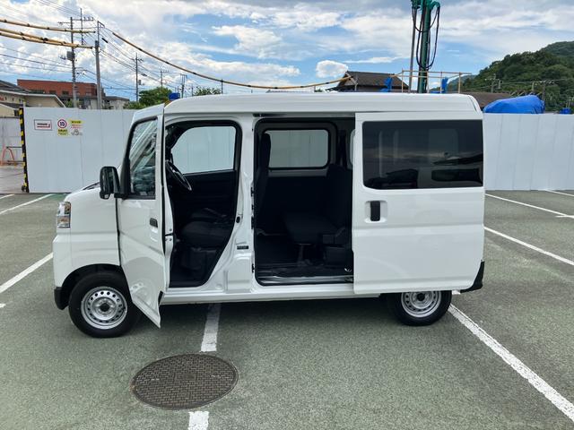 ハイゼットカーゴデラックス　４ＷＤ　ＣＶＴ　ＡＭ／ＦＭラジオデッキスマートアシスト・コーナーセンサー・３モード電子制御４ＷＤ（ＣＶＴ車）・荷室長１，９１５ｍｍ・荷室幅１，４１０ｍｍ・荷室高１，２５０ｍｍ・ハロゲンヘッドランプ・マニュアルエアコン（山梨県）の中古車