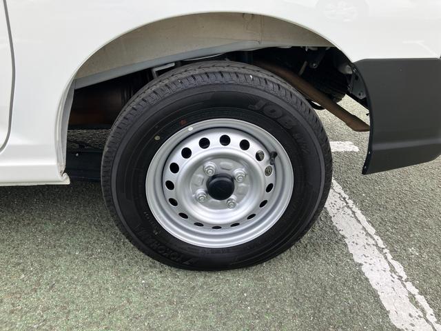 ハイゼットカーゴデラックス　４ＷＤ　ＣＶＴ　ＡＭ／ＦＭラジオデッキスマートアシスト・コーナーセンサー・３モード電子制御４ＷＤ（ＣＶＴ車）・荷室長１，９１５ｍｍ・荷室幅１，４１０ｍｍ・荷室高１，２５０ｍｍ・ハロゲンヘッドランプ・マニュアルエアコン（山梨県）の中古車