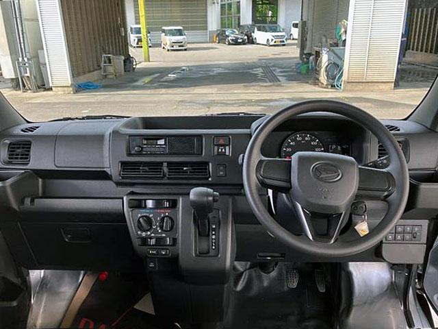 ハイゼットカーゴデラックス　４ＷＤ　ＣＶＴ　ＡＭ／ＦＭラジオデッキスマートアシスト・コーナーセンサー・３モード電子制御４ＷＤ（ＣＶＴ車）・荷室長１，９１５ｍｍ・荷室幅１，４１０ｍｍ・荷室高１，２５０ｍｍ・ハロゲンヘッドランプ・マニュアルエアコン（山梨県）の中古車