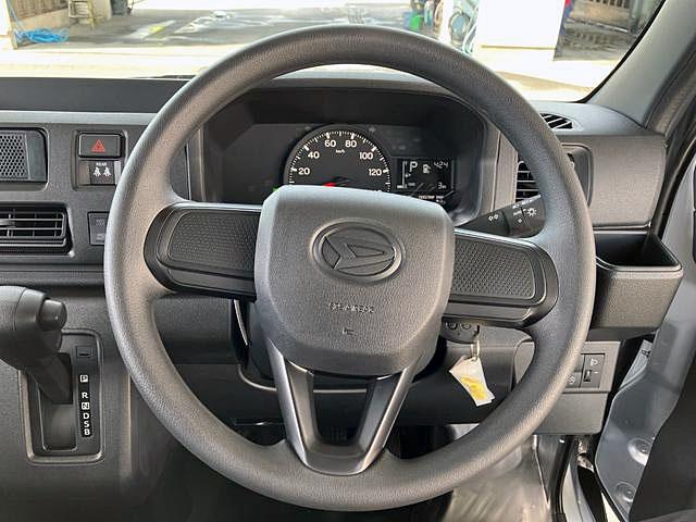 ハイゼットカーゴデラックス　４ＷＤ　ＣＶＴ　ＡＭ／ＦＭラジオデッキスマートアシスト・コーナーセンサー・３モード電子制御４ＷＤ（ＣＶＴ車）・荷室長１，９１５ｍｍ・荷室幅１，４１０ｍｍ・荷室高１，２５０ｍｍ・ハロゲンヘッドランプ・マニュアルエアコン（山梨県）の中古車