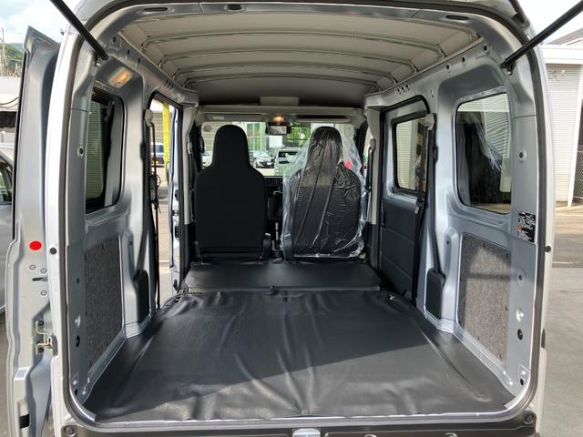 ハイゼットカーゴデラックス　４ＷＤ　ＣＶＴ　ＡＭ／ＦＭラジオデッキスマートアシスト・コーナーセンサー・３モード電子制御４ＷＤ（ＣＶＴ車）・荷室長１，９１５ｍｍ・荷室幅１，４１０ｍｍ・荷室高１，２５０ｍｍ・ハロゲンヘッドランプ・マニュアルエアコン（山梨県）の中古車