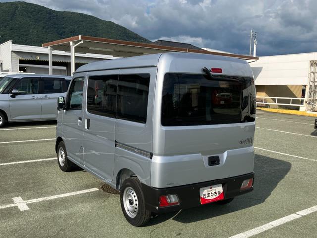 ハイゼットカーゴデラックス　４ＷＤ　ＣＶＴ　ＡＭ／ＦＭラジオデッキスマートアシスト・コーナーセンサー・３モード電子制御４ＷＤ（ＣＶＴ車）・荷室長１，９１５ｍｍ・荷室幅１，４１０ｍｍ・荷室高１，２５０ｍｍ・ハロゲンヘッドランプ・マニュアルエアコン（山梨県）の中古車