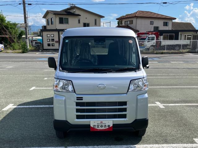 ハイゼットカーゴデラックス　４ＷＤ　ＣＶＴ　ＡＭ／ＦＭラジオデッキスマートアシスト・コーナーセンサー・３モード電子制御４ＷＤ（ＣＶＴ車）・荷室長１，９１５ｍｍ・荷室幅１，４１０ｍｍ・荷室高１，２５０ｍｍ・ハロゲンヘッドランプ・マニュアルエアコン（山梨県）の中古車