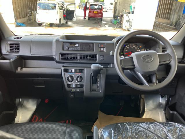 ハイゼットカーゴデラックス　４ＷＤ　ＣＶＴ　ＡＭ／ＦＭラジオデッキスマートアシスト・コーナーセンサー・３モード電子制御４ＷＤ（ＣＶＴ車）・荷室長１，９１５ｍｍ・荷室幅１，４１０ｍｍ・荷室高１，２５０ｍｍ・ハロゲンヘッドランプ・マニュアルエアコン（山梨県）の中古車