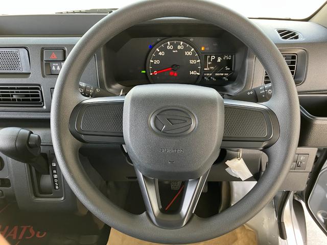 ハイゼットカーゴデラックス　４ＷＤ　ＣＶＴ　ＡＭ／ＦＭラジオデッキスマートアシスト・コーナーセンサー・３モード電子制御４ＷＤ（ＣＶＴ車）・荷室長１，９１５ｍｍ・荷室幅１，４１０ｍｍ・荷室高１，２５０ｍｍ・ハロゲンヘッドランプ・マニュアルエアコン（山梨県）の中古車