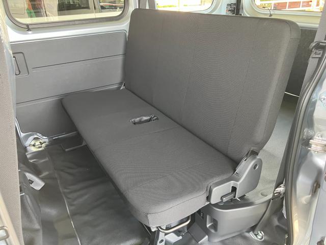 ハイゼットカーゴデラックス　４ＷＤ　ＣＶＴ　ＡＭ／ＦＭラジオデッキスマートアシスト・コーナーセンサー・３モード電子制御４ＷＤ（ＣＶＴ車）・荷室長１，９１５ｍｍ・荷室幅１，４１０ｍｍ・荷室高１，２５０ｍｍ・ハロゲンヘッドランプ・マニュアルエアコン（山梨県）の中古車