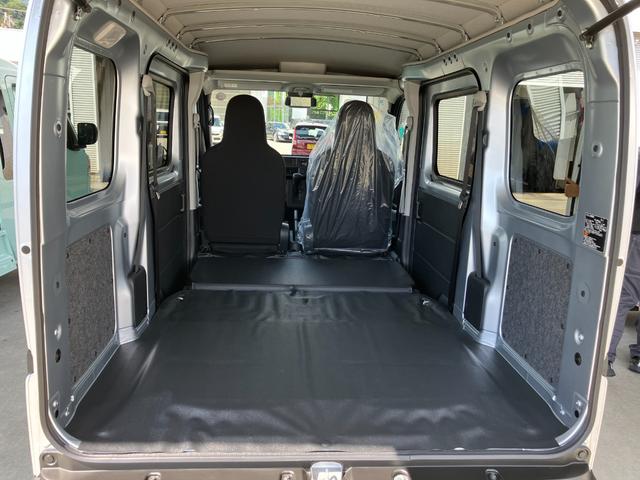 ハイゼットカーゴデラックス　４ＷＤ　ＣＶＴ　ＡＭ／ＦＭラジオデッキスマートアシスト・コーナーセンサー・３モード電子制御４ＷＤ（ＣＶＴ車）・荷室長１，９１５ｍｍ・荷室幅１，４１０ｍｍ・荷室高１，２５０ｍｍ・ハロゲンヘッドランプ・マニュアルエアコン（山梨県）の中古車