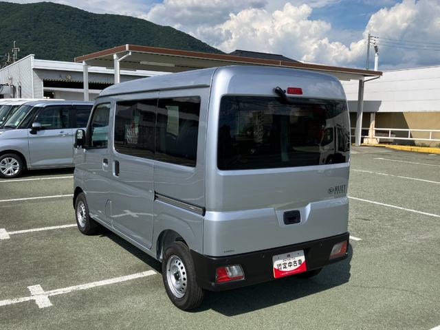 ハイゼットカーゴデラックス　４ＷＤ　ＣＶＴ　ＡＭ／ＦＭラジオデッキスマートアシスト・コーナーセンサー・３モード電子制御４ＷＤ（ＣＶＴ車）・荷室長１，９１５ｍｍ・荷室幅１，４１０ｍｍ・荷室高１，２５０ｍｍ・ハロゲンヘッドランプ・マニュアルエアコン（山梨県）の中古車