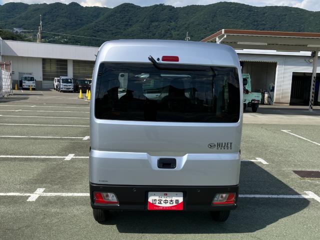 ハイゼットカーゴデラックス　４ＷＤ　ＣＶＴ　ＡＭ／ＦＭラジオデッキスマートアシスト・コーナーセンサー・３モード電子制御４ＷＤ（ＣＶＴ車）・荷室長１，９１５ｍｍ・荷室幅１，４１０ｍｍ・荷室高１，２５０ｍｍ・ハロゲンヘッドランプ・マニュアルエアコン（山梨県）の中古車