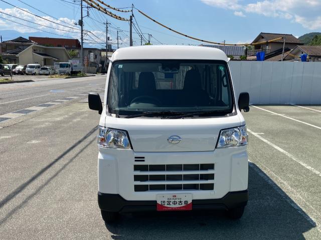 ハイゼットカーゴデラックス　４ＷＤ　ＣＶＴ　ＡＭ／ＦＭラジオデッキスマートアシスト・コーナーセンサー・３モード電子制御４ＷＤ（ＣＶＴ車）・荷室長１，９１５ｍｍ・荷室幅１，４１０ｍｍ・荷室高１，２５０ｍｍ・ハロゲンヘッドランプ・マニュアルエアコン（山梨県）の中古車