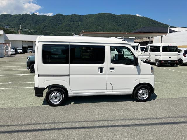 ハイゼットカーゴデラックス　４ＷＤ　ＣＶＴ　ＡＭ／ＦＭラジオデッキスマートアシスト・コーナーセンサー・３モード電子制御４ＷＤ（ＣＶＴ車）・荷室長１，９１５ｍｍ・荷室幅１，４１０ｍｍ・荷室高１，２５０ｍｍ・ハロゲンヘッドランプ・マニュアルエアコン（山梨県）の中古車