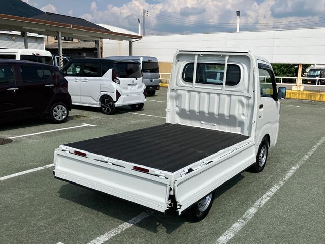 ハイゼットトラックスタンダード　４ＷＤ　ＭＴ　ＡＭ／ＦＭラジオデッキ荷台フロア長２，０３０ｍｍ・荷台幅１，４１０ｍｍ・防錆鋼鈑・ハロゲンヘッドランプ・マニュアルエアコン（山梨県）の中古車