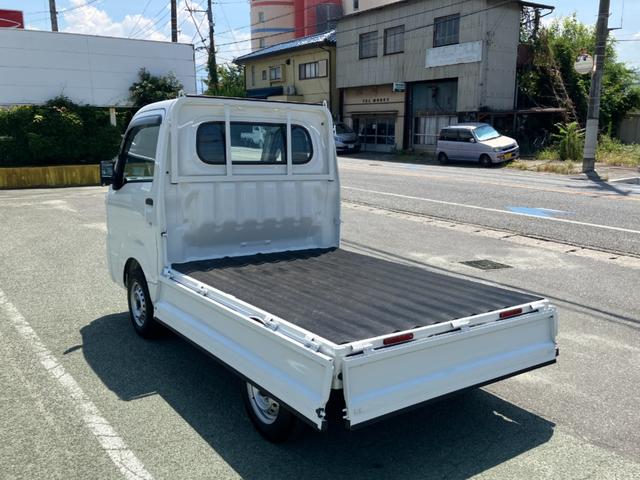 ハイゼットトラックスタンダード　４ＷＤ　ＭＴ　ＡＭ／ＦＭラジオデッキ荷台フロア長２，０３０ｍｍ・荷台幅１，４１０ｍｍ・防錆鋼鈑・ハロゲンヘッドランプ・マニュアルエアコン（山梨県）の中古車