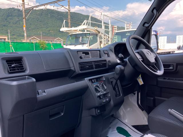 ハイゼットカーゴデラックス　４ＷＤ　ＣＶＴ　ＡＭ／ＦＭラジオデッキスマートアシスト・コーナーセンサー・３モード電子制御４ＷＤ（ＣＶＴ車）・荷室長１，９１５ｍｍ・荷室幅１，４１０ｍｍ・荷室高１，２５０ｍｍ・ハロゲンヘッドランプ・マニュアルエアコン（山梨県）の中古車