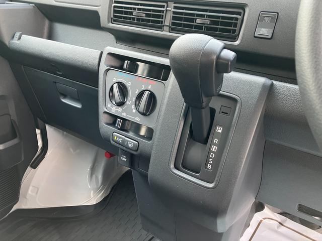ハイゼットカーゴデラックス　４ＷＤ　ＣＶＴ　ＡＭ／ＦＭラジオデッキスマートアシスト・コーナーセンサー・３モード電子制御４ＷＤ（ＣＶＴ車）・荷室長１，９１５ｍｍ・荷室幅１，４１０ｍｍ・荷室高１，２５０ｍｍ・ハロゲンヘッドランプ・マニュアルエアコン（山梨県）の中古車