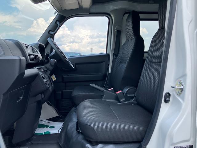 ハイゼットカーゴデラックス　４ＷＤ　ＣＶＴ　ＡＭ／ＦＭラジオデッキスマートアシスト・コーナーセンサー・３モード電子制御４ＷＤ（ＣＶＴ車）・荷室長１，９１５ｍｍ・荷室幅１，４１０ｍｍ・荷室高１，２５０ｍｍ・ハロゲンヘッドランプ・マニュアルエアコン（山梨県）の中古車