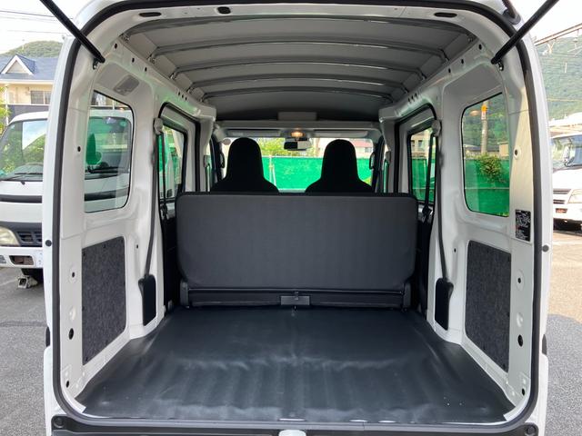 ハイゼットカーゴデラックス　４ＷＤ　ＣＶＴ　ＡＭ／ＦＭラジオデッキスマートアシスト・コーナーセンサー・３モード電子制御４ＷＤ（ＣＶＴ車）・荷室長１，９１５ｍｍ・荷室幅１，４１０ｍｍ・荷室高１，２５０ｍｍ・ハロゲンヘッドランプ・マニュアルエアコン（山梨県）の中古車