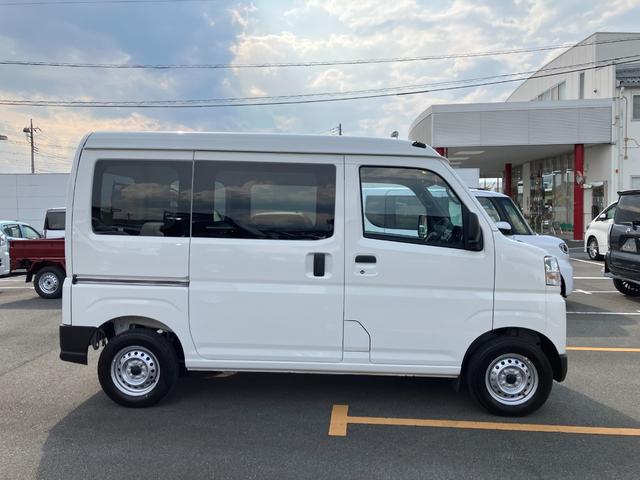 ハイゼットカーゴデラックス　４ＷＤ　ＣＶＴ　ＡＭ／ＦＭラジオデッキスマートアシスト・コーナーセンサー・３モード電子制御４ＷＤ（ＣＶＴ車）・荷室長１，９１５ｍｍ・荷室幅１，４１０ｍｍ・荷室高１，２５０ｍｍ・ハロゲンヘッドランプ・マニュアルエアコン（山梨県）の中古車