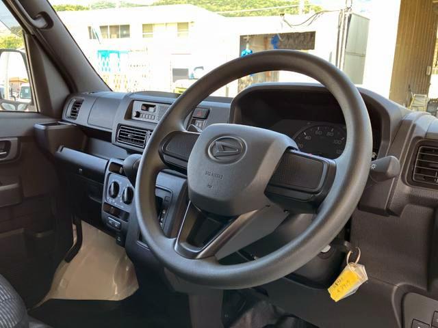 ハイゼットカーゴデラックス　４ＷＤ　ＣＶＴ　ＡＭ／ＦＭラジオデッキスマートアシスト・コーナーセンサー・３モード電子制御４ＷＤ（ＣＶＴ車）・荷室長１，９１５ｍｍ・荷室幅１，４１０ｍｍ・荷室高１，２５０ｍｍ・ハロゲンヘッドランプ・マニュアルエアコン（山梨県）の中古車