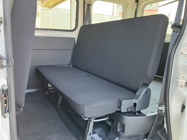 ハイゼットカーゴデラックス　４ＷＤ　ＣＶＴ　ＡＭ／ＦＭラジオデッキスマートアシスト・コーナーセンサー・３モード電子制御４ＷＤ（ＣＶＴ車）・荷室長１，９１５ｍｍ・荷室幅１，４１０ｍｍ・荷室高１，２５０ｍｍ・ハロゲンヘッドランプ・マニュアルエアコン（山梨県）の中古車