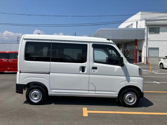 ハイゼットカーゴデラックス　４ＷＤ　ＣＶＴ　ＡＭ／ＦＭラジオデッキスマートアシスト・コーナーセンサー・３モード電子制御４ＷＤ（ＣＶＴ車）・荷室長１，９１５ｍｍ・荷室幅１，４１０ｍｍ・荷室高１，２５０ｍｍ・ハロゲンヘッドランプ・マニュアルエアコン（山梨県）の中古車